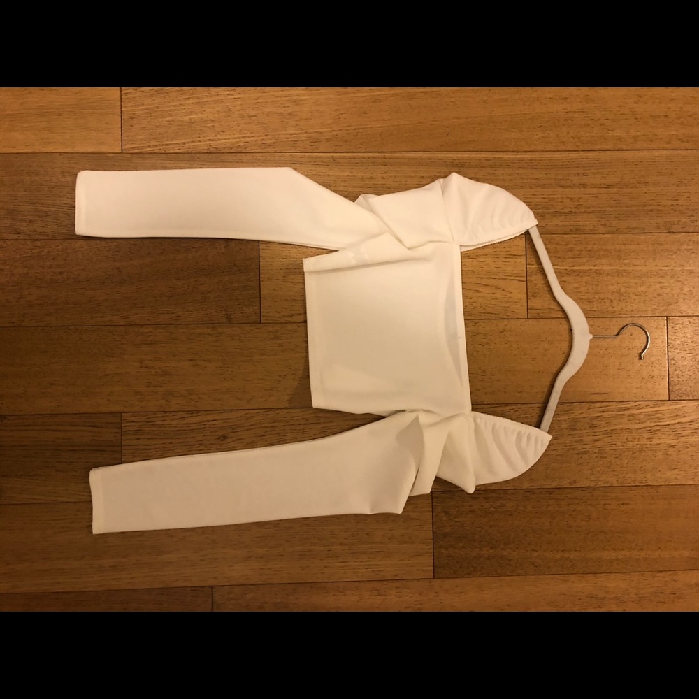 Crop top with ruffled sleeves at the top